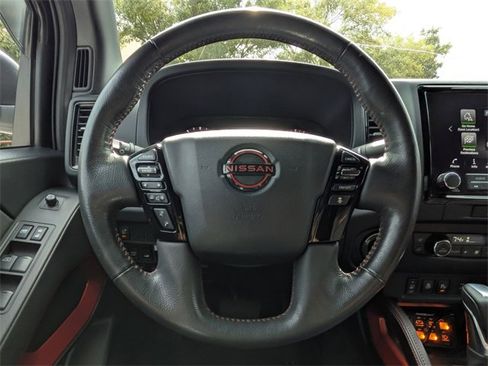 Used 2022 Nissan Frontier PRO-4X image 16