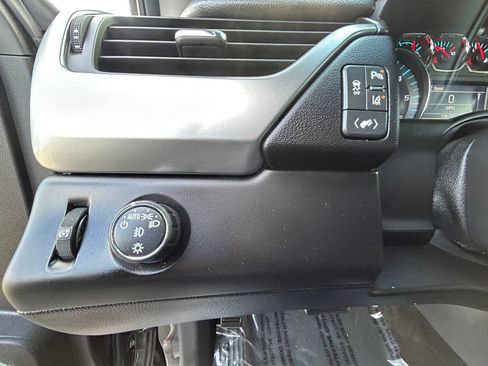 Used 2015 Chevrolet Suburban LT w/ Luxury Package image 21