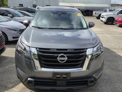 Used 2024 Nissan Pathfinder SV image 2