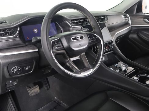 Used 2023 Jeep Grand Cherokee L Limited AWD/4WD image 28