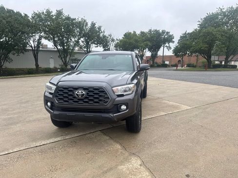 Used 2020 Toyota Tacoma TRD Off-Road AWD/4WD image 2