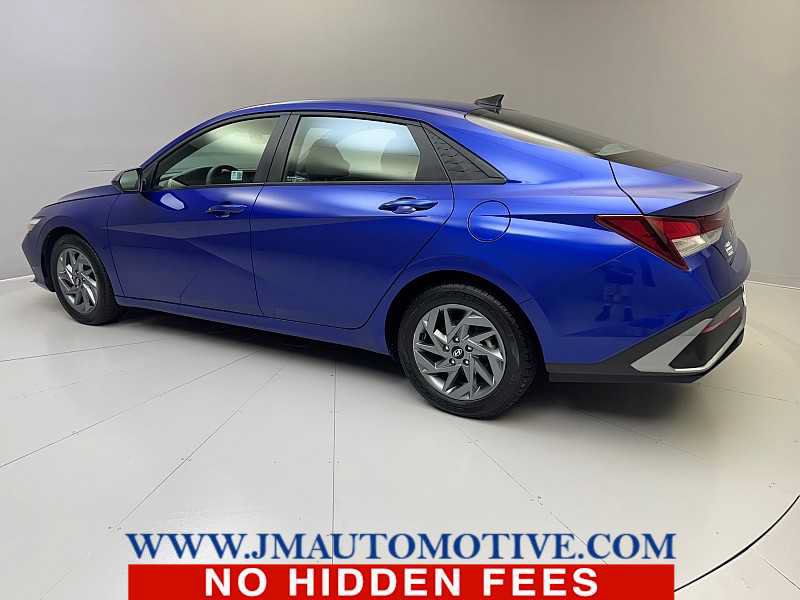 Used 2024 Hyundai Elantra SEL FWD image 3
