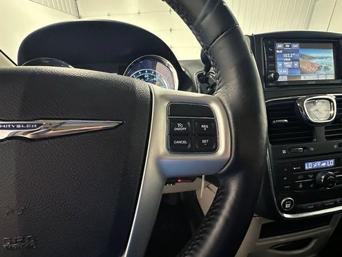 Used 2016 Chrysler Town & Country Touring w/ Driver Convenience Group FWD image 40