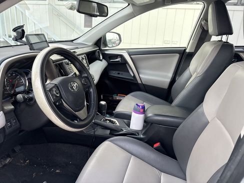 Used 2015 Toyota RAV4 Limited image 6