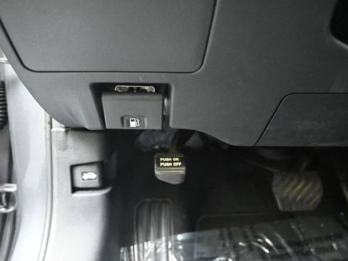Used 2025 Nissan Altima 2.5 SV FWD image 17