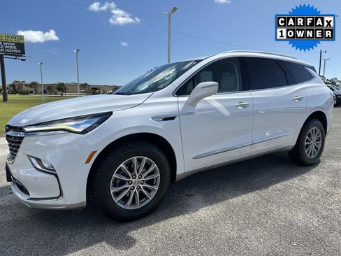 Used 2023 Buick Enclave Essence image 8