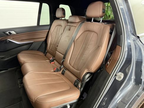 Used 2022 BMW X7 xDrive40i w/ M Sport Package AWD/4WD image 37