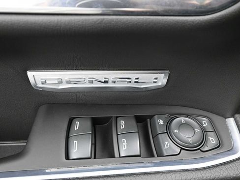 Used 2023 GMC Sierra 1500 Denali w/ Denali Reserve Package AWD/4WD image 8