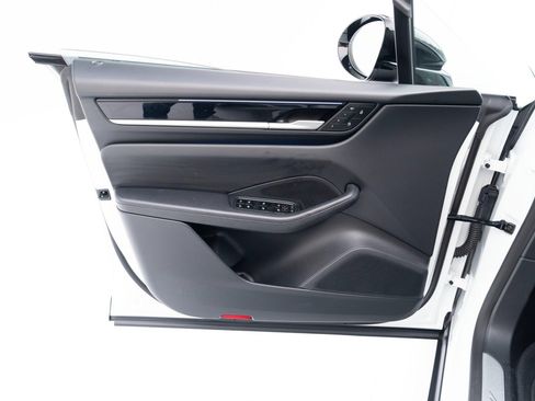 Used 2024 Porsche Macan 4 Electric image 22