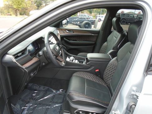 Certified 2024 Jeep Grand Cherokee Summit image 8