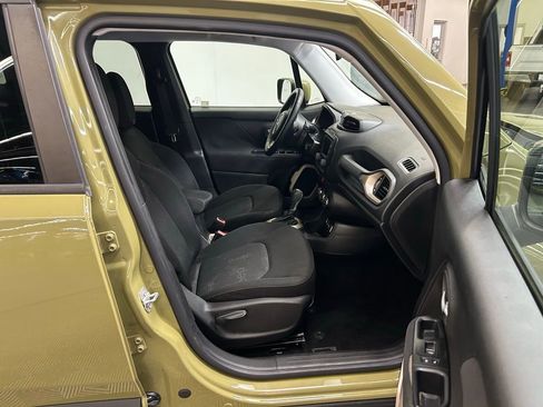 Used 2015 Jeep Renegade Latitude FWD image 13