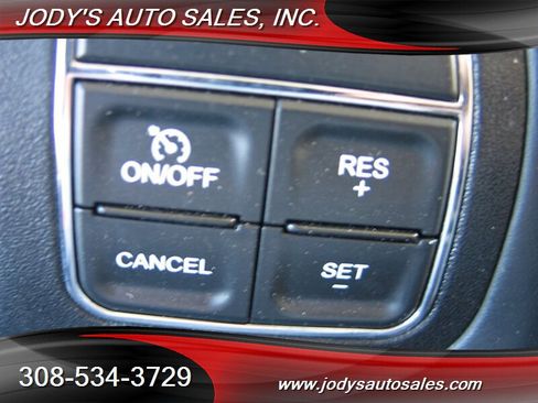 Used 2015 Jeep Wrangler Unlimited Sahara w/ Connectivity Group AWD/4WD image 10