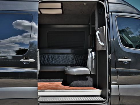 Used 2013 Mercedes-Benz Sprinter 2500 image 20