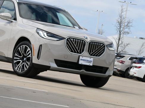 Certified 2025 BMW X3 xDrive30i w/ Premium Package image 5