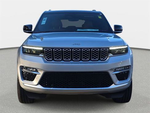 New 2025 Jeep Grand Cherokee Summit image 2