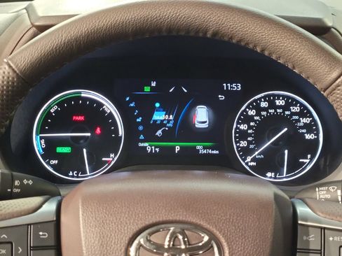 Used 2024 Toyota Sienna Platinum FWD image 15
