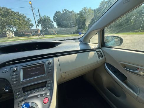 Used 2014 Toyota Prius Three FWD image 23