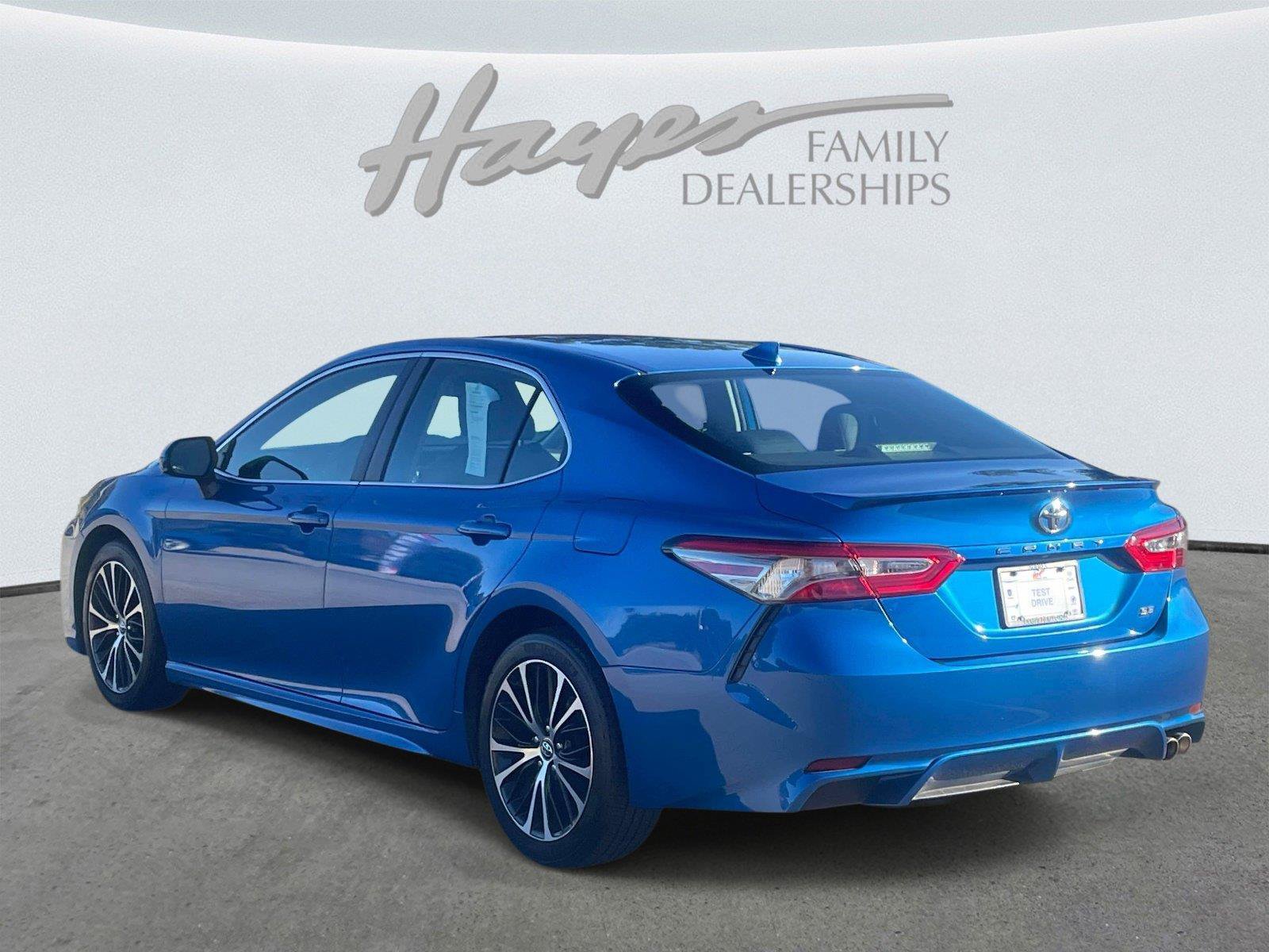 Used 2019 Toyota Camry SE FWD image 5