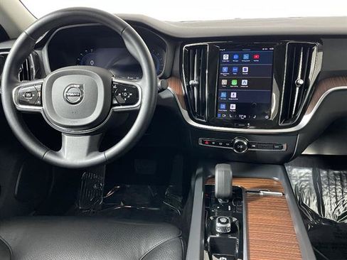 Used 2023 Volvo S60 B5 Plus image 12