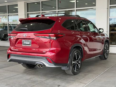Used 2021 Toyota Highlander XSE FWD image 14