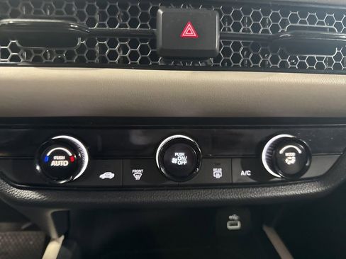 Used 2024 Honda HR-V LX image 40
