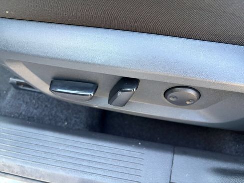 Used 2025 Nissan Rogue SV FWD image 18