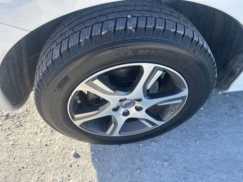 Used 2015 Volvo XC60 T6 Premier Plus image 11