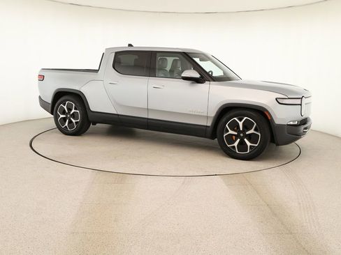 Used 2022 Rivian R1T Adventure image 9