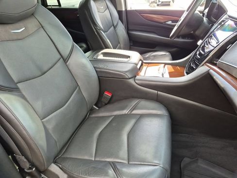 Used 2018 Cadillac Escalade Premium Luxury AWD/4WD image 21