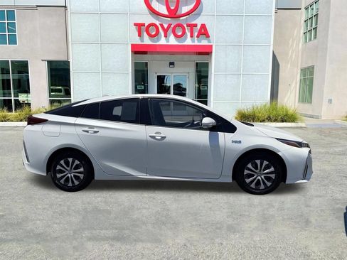 Used 2020 Toyota Prius Prime XLE FWD image 7