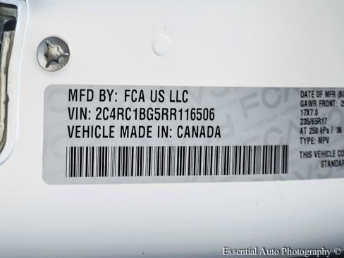 Used 2024 Chrysler Pacifica Touring-L image 34