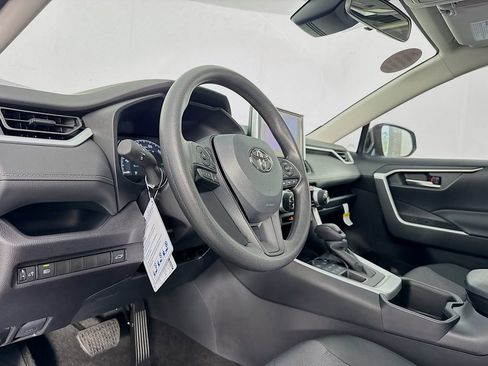 New 2025 Toyota RAV4 XLE image 31