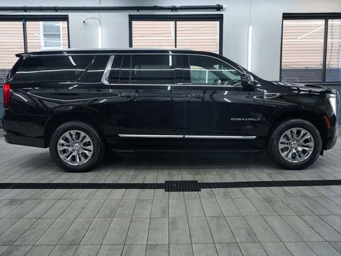 Used 2025 GMC Yukon XL Denali AWD/4WD image 5