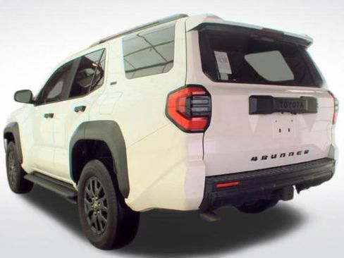 Used 2025 Toyota 4Runner SR5 AWD/4WD image 10