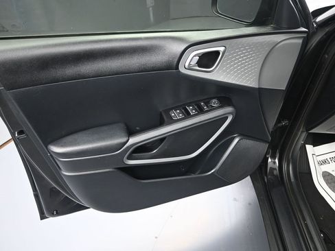 Certified 2022 Kia Soul LX image 10