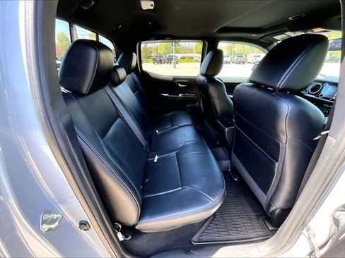 Used 2019 Toyota Tacoma TRD Sport w/ TRD Premium Sport Package AWD/4WD image 16