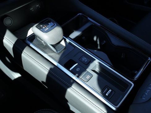 New 2025 Nissan Pathfinder SV w/ SV Premium Package image 14