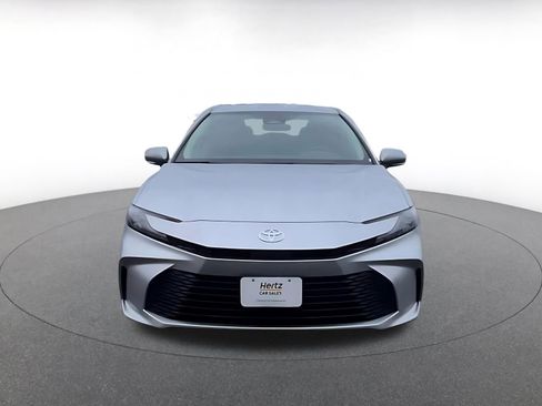 Used 2025 Toyota Camry LE image 4