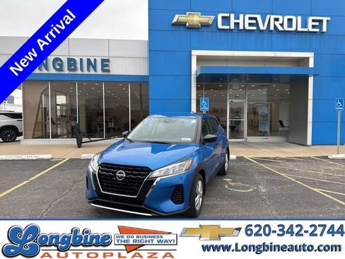 Used 2021 Nissan Kicks S image 1