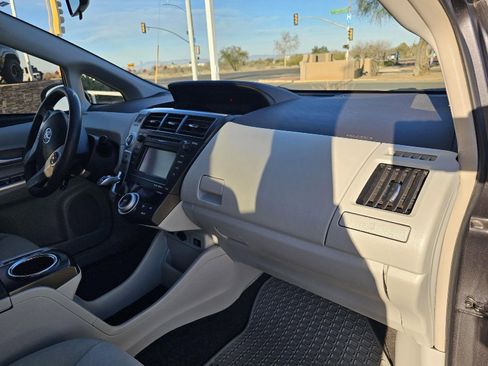 Used 2014 Toyota Prius V Three image 16