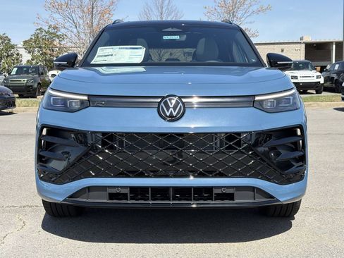 New 2026 Volkswagen Tiguan SE R-Line FWD image 8