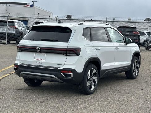 New 2026 Volkswagen Taos SE AWD/4WD image 4