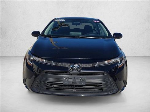 Used 2024 Toyota Corolla LE image 2