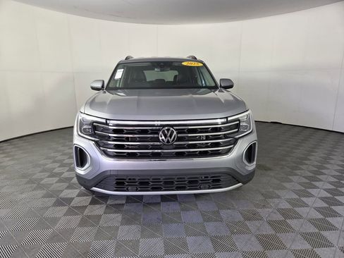 Used 2025 Volkswagen Atlas SE image 3