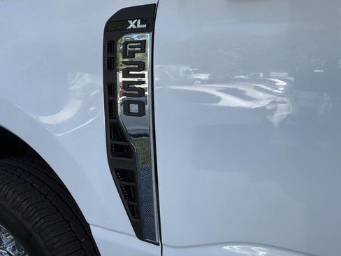 Used 2023 Ford F250 XL w/ XL Driver Assist Package image 4