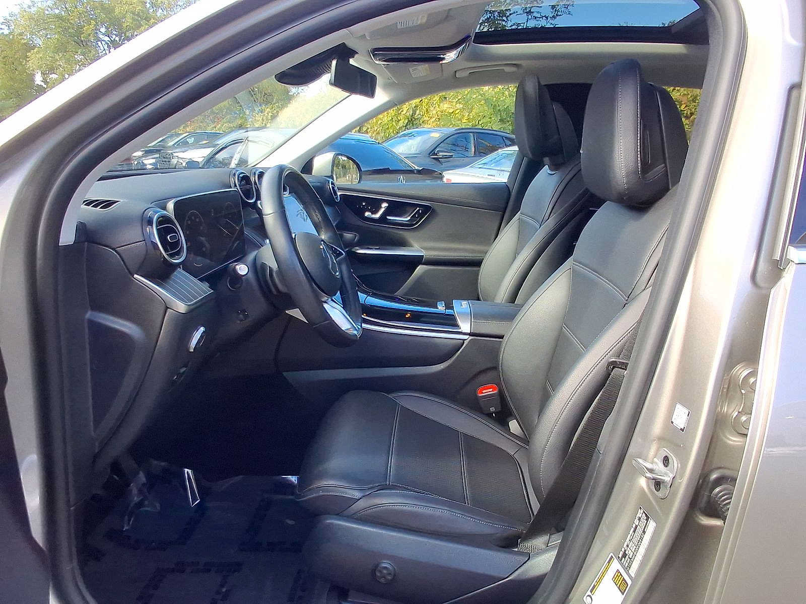 Used 2023 Mercedes-Benz GLC 300 4MATIC image 17