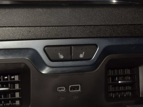 Used 2025 Chevrolet Silverado 1500 High Country AWD/4WD image 46