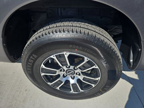 Used 2024 Nissan Titan SV image 7