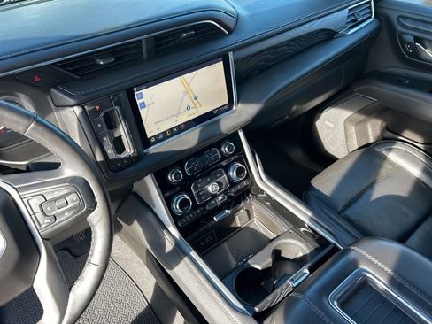 Used 2021 GMC Yukon Denali w/ Denali Premium Package image 28