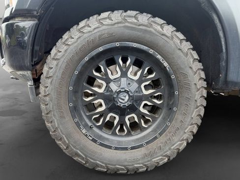 Used 2019 Ford F150 XLT w/ Equipment Group 302A Luxury AWD/4WD image 14